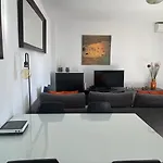 Charming 2 Bed In Pueblo Evita Бенальмадена