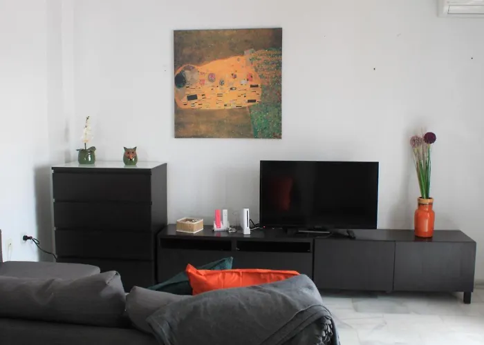 Charming 2 Bed In Pueblo Evita Benalmádena